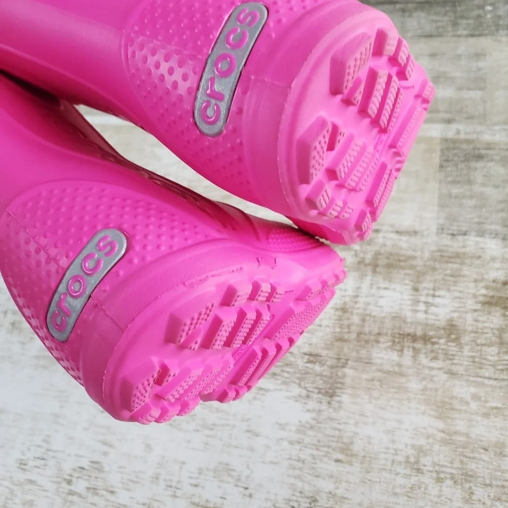 CROCS worn 2x